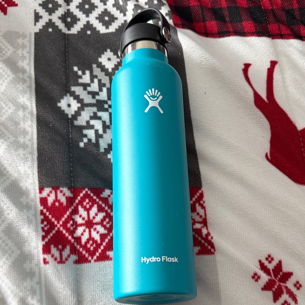 Hydro Flask 24 oz new